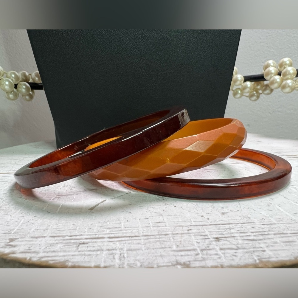 Vintage Bakelite Bangles 7.75” D16